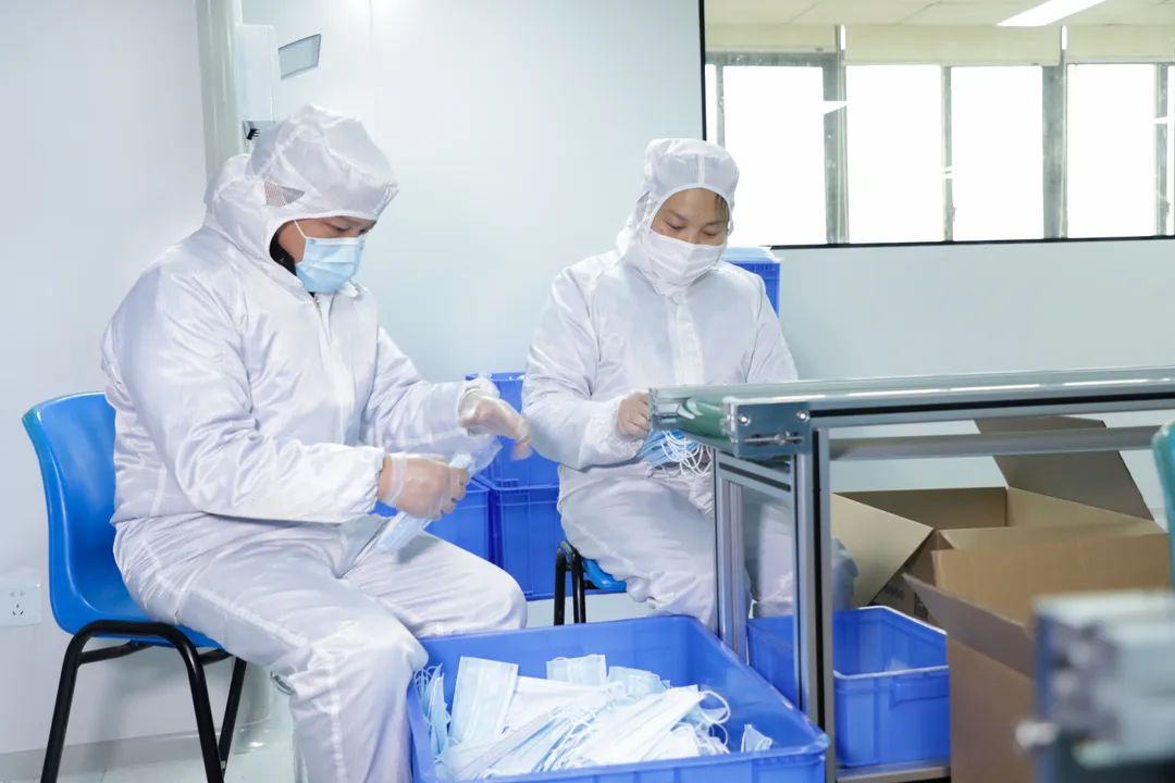 董事长启封尊龙凯时ag智能第一个制品口罩