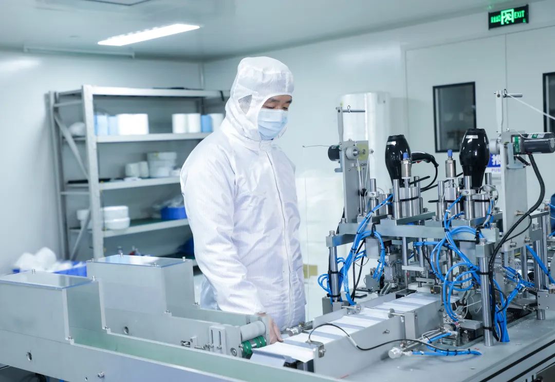 董事长启封尊龙凯时ag智能第一个制品口罩