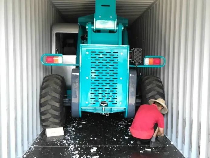 尊龙凯时ag智能新品叉装车批量下线发往美国