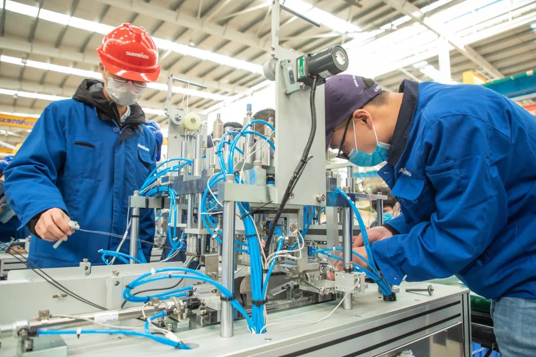 尊龙凯时ag智能首批2万个口罩援助外洋