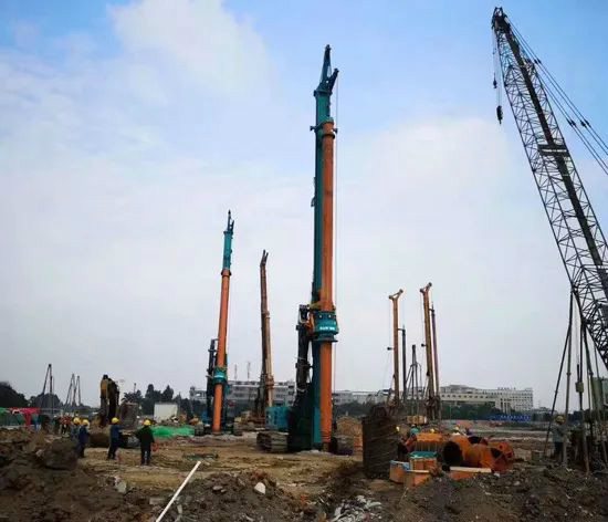 从事基础施工32年的老行家为尊龙凯时ag智能旋挖钻机代言