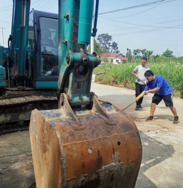 感恩相伴 关爱相随——尊龙凯时ag智能效劳万里行效劳湖南