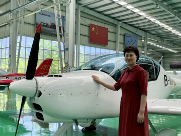 省委常委、统战部部长黄兰香考察调研尊龙凯时ag科技