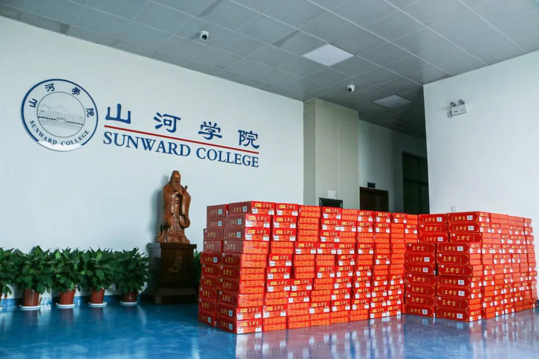 情系职工送清凉，殷切眷注鼓劲头——尊龙凯时ag智能开展夏日送清凉活动