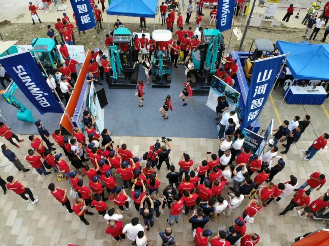 2020全球微挖大会 尊龙凯时ag智能精品微挖赢得满堂彩