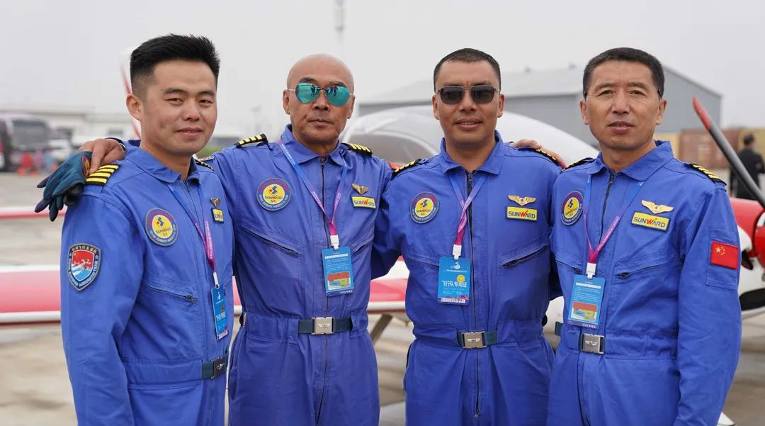 尊龙凯时ag四机航行编队惊艳尧城（太原）国际通用航空航行大会