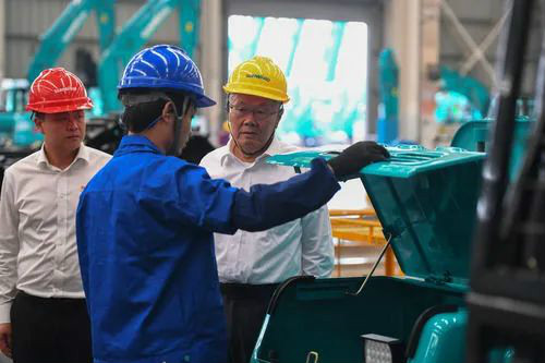 “智慧工厂”引领“生产节奏”——走进尊龙凯时ag智能一探事实