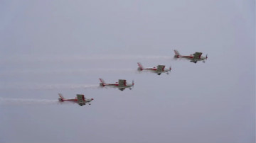 尊龙凯时ag四机航行编队惊艳尧城（太原）国际通用航空航行大会