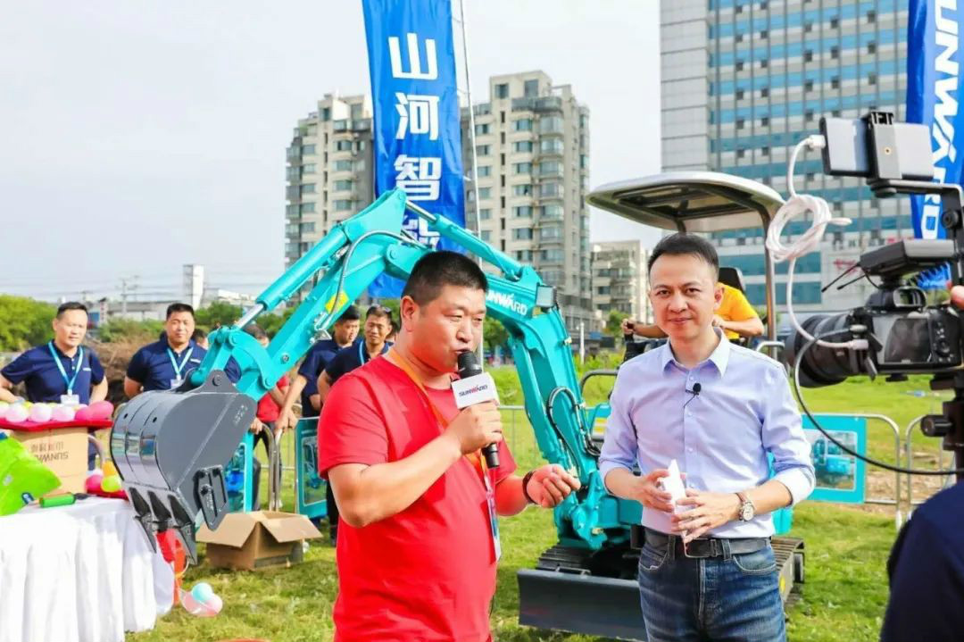 2020全球微挖大会 尊龙凯时ag智能精品微挖赢得满堂彩