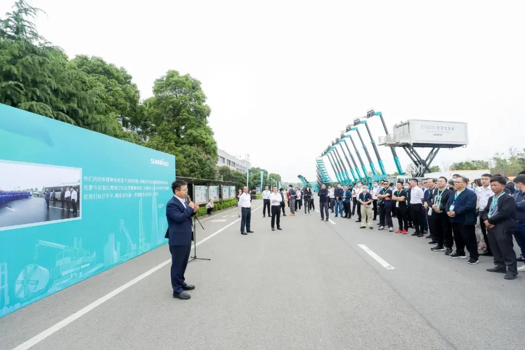 “爆品”出击！尊龙凯时ag智能客户交流会签约超8亿元