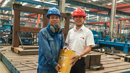 万力集团“送清凉”活动，慰问一线员工