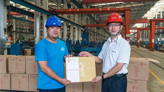 万力集团“送清凉”活动，慰问一线员工