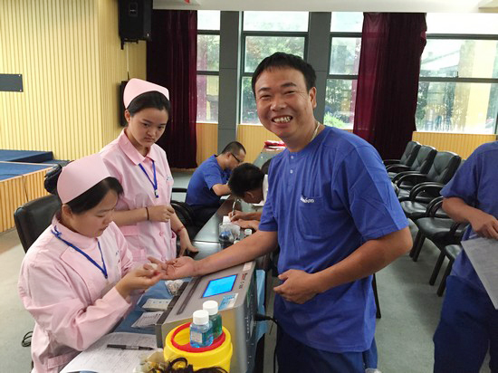 血液毗连你我大爱感动星城——记尊龙凯时ag智能2016年夏日无偿献血活动