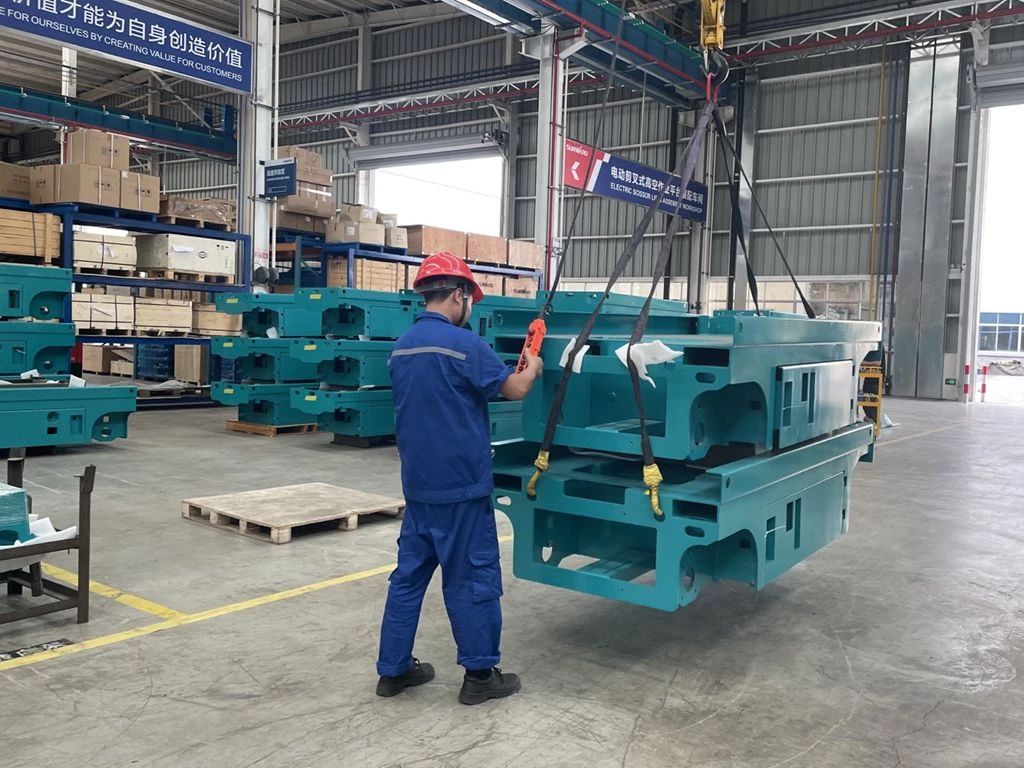 尊龙凯时ag智能“蓝精灵”们在通俗岗位的坚守与贡献