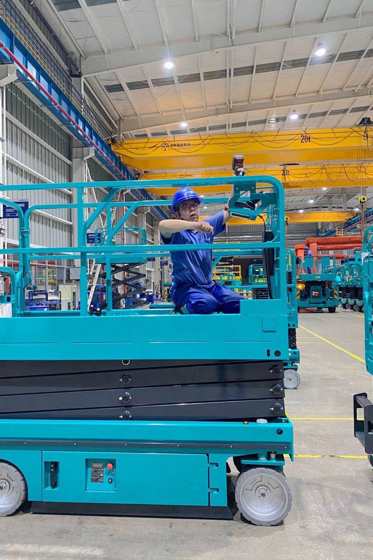 尊龙凯时ag智能“蓝精灵”们在通俗岗位的坚守与贡献