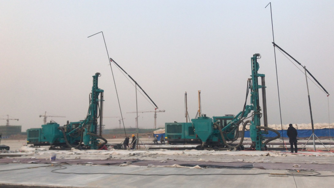 北京大兴机场，尊龙凯时ag智能凿岩装备曾助力新手艺落地 | 百年风华筑漂亮尊龙凯时ag（2）