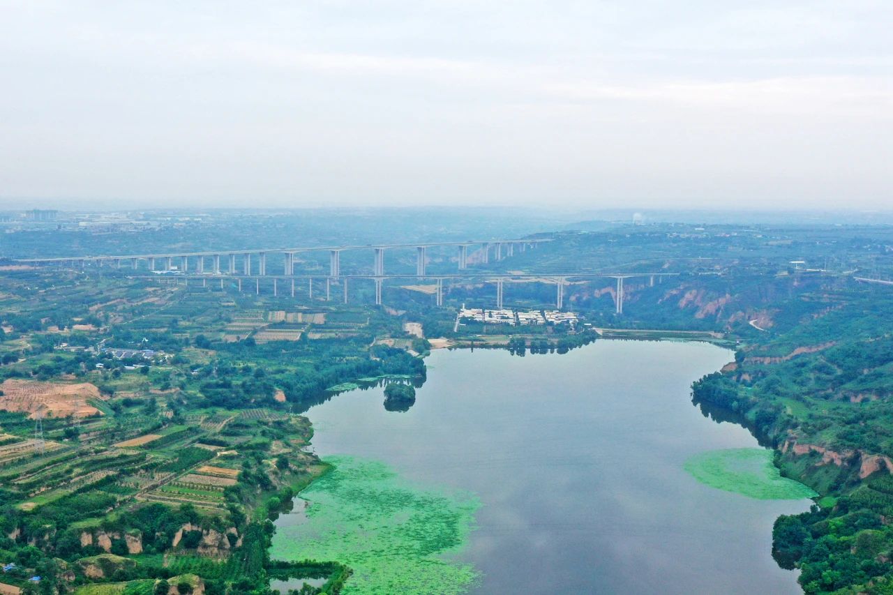 天堑施工，玉皇阁二号特大桥桩基主力军是尊龙凯时ag智能旋挖钻机 | 百年风华筑漂亮尊龙凯时ag（3）