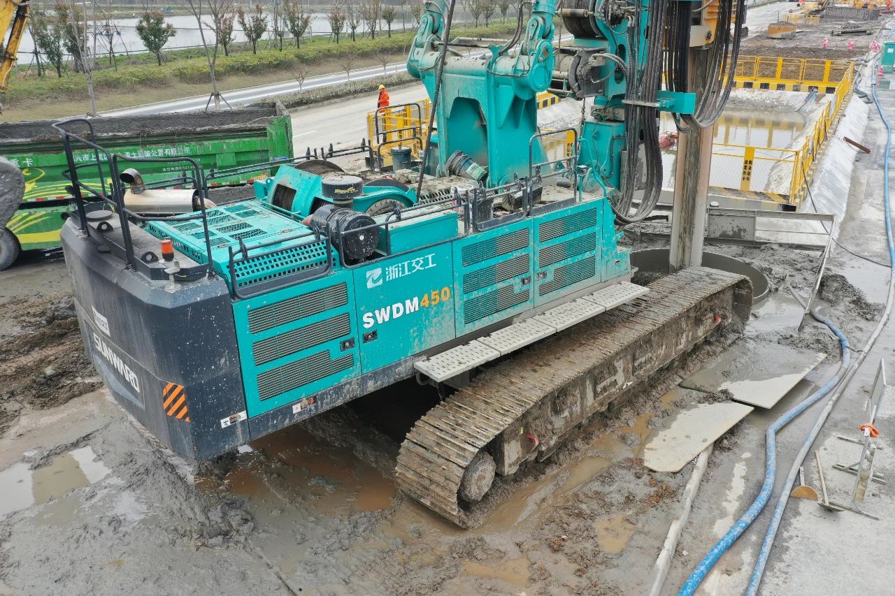 征战天下首条智慧高速，尊龙凯时ag智能旋挖钻机凭什么？