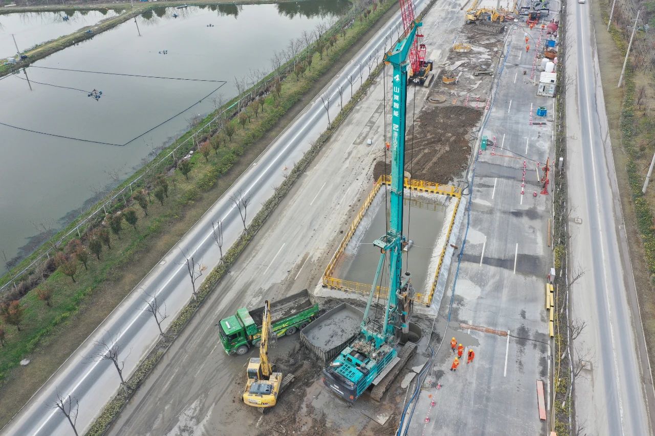 征战天下首条智慧高速，尊龙凯时ag智能旋挖钻机凭什么？