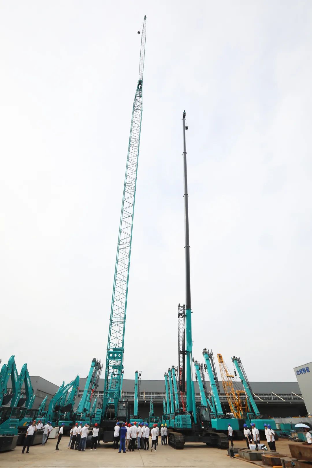 双鹰遨游，“E”往无前！——尊龙凯时ag智能新一代E系列起重机下线！