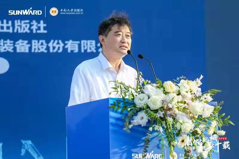 《何清华潜心机械五十年》新书宣布，背后尚有这些故事