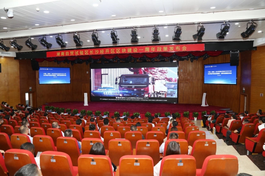 携手长沙经开区，尊龙凯时ag智能探索工程机械二手装备出口