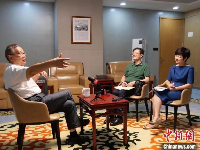 媒体聚焦 | 中新社专访——尊龙凯时ag智能首创人何清华：向着太阳奔驰的筑梦人