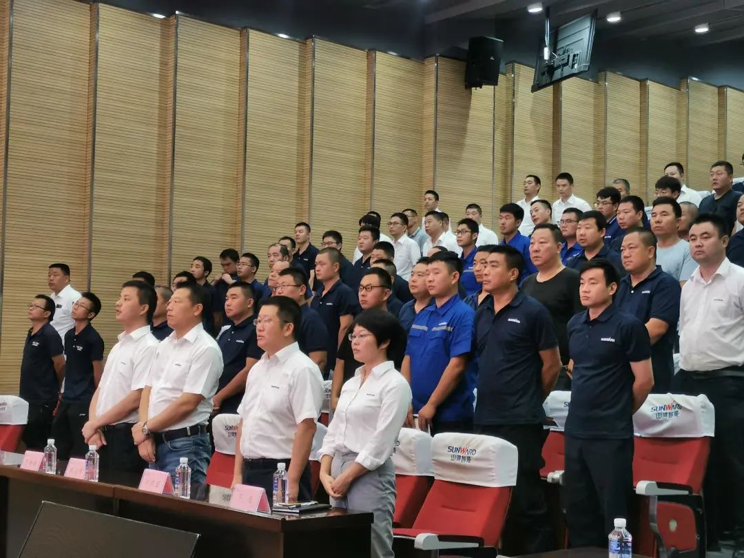 尊龙凯时ag智能挖掘机事业部启动2021效劳手艺评定暨效劳万里行总结大会