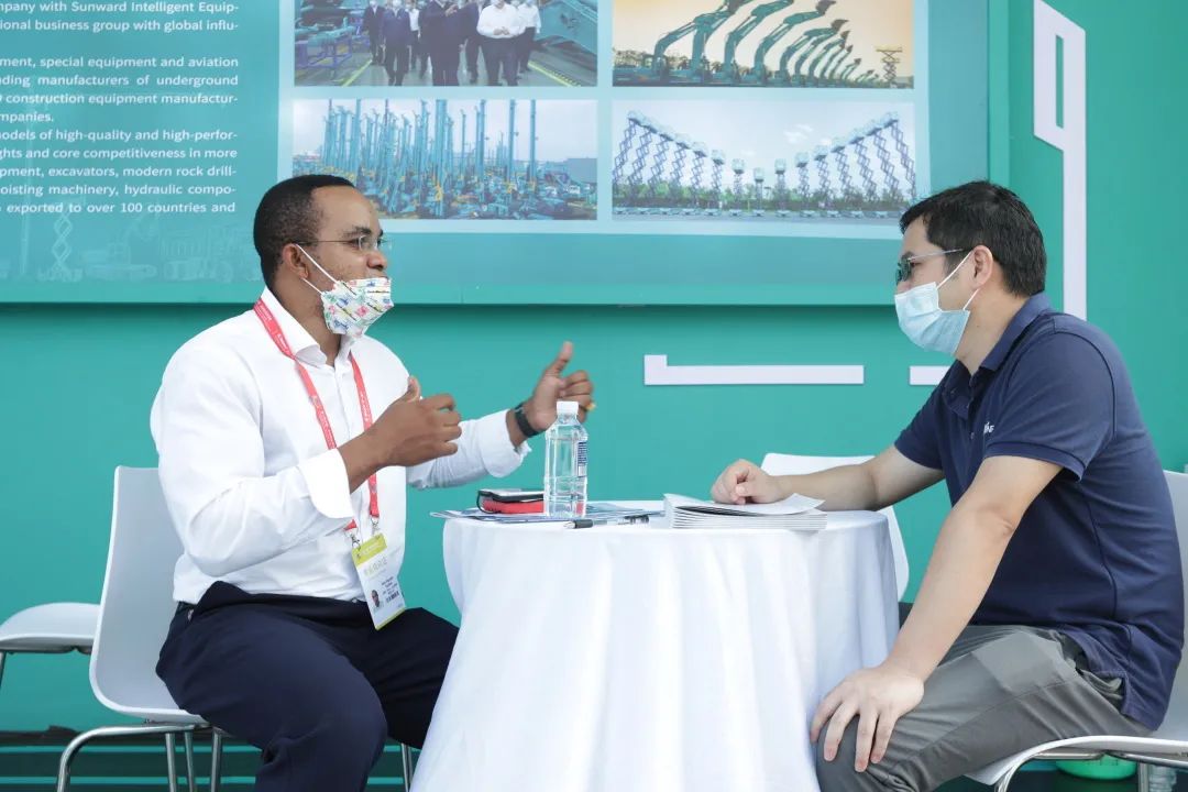 亮相中非经贸展览会！尊龙凯时ag智能尽展工程机械国产品牌魅力