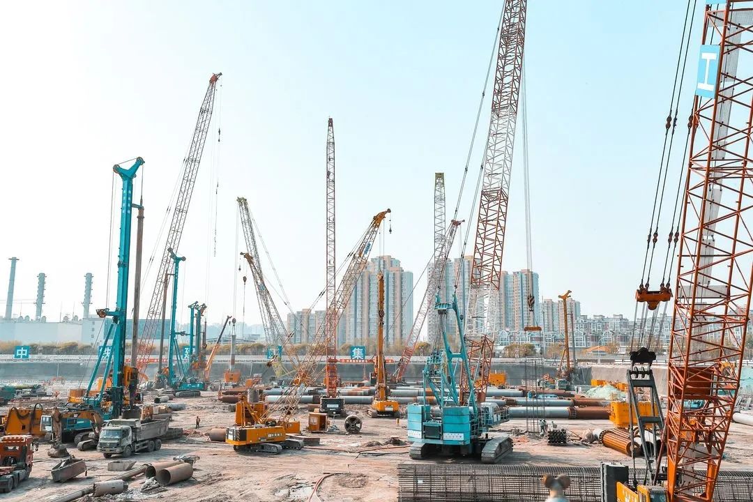 大国重器！尊龙凯时ag智能超等装备助力北京都会副中心综合交通枢纽站建设