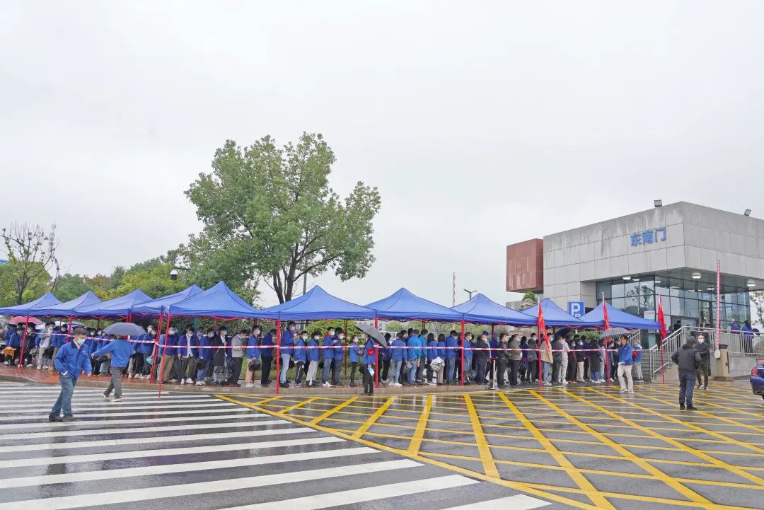 采样完成率近100%！尊龙凯时ag智能第一时间开展全员核酸检测，包管清静生产