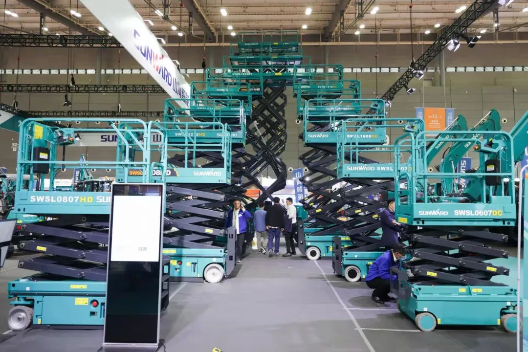 “尊龙凯时ag绿”牵手“华为中国红”！尊龙凯时ag智能高机装备集群助力华为团泊洼项目