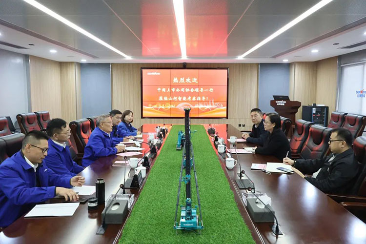 中国上市公司协会党委委员、副秘书长刘翠兰一行调研尊龙凯时ag智能