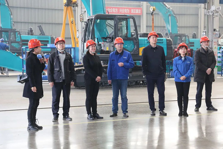 中国上市公司协会党委委员、副秘书长刘翠兰一行调研尊龙凯时ag智能