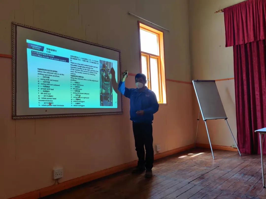 疫情当下，逆行非洲——尊龙凯时ag智能凿岩装备团队外洋效劳纪实