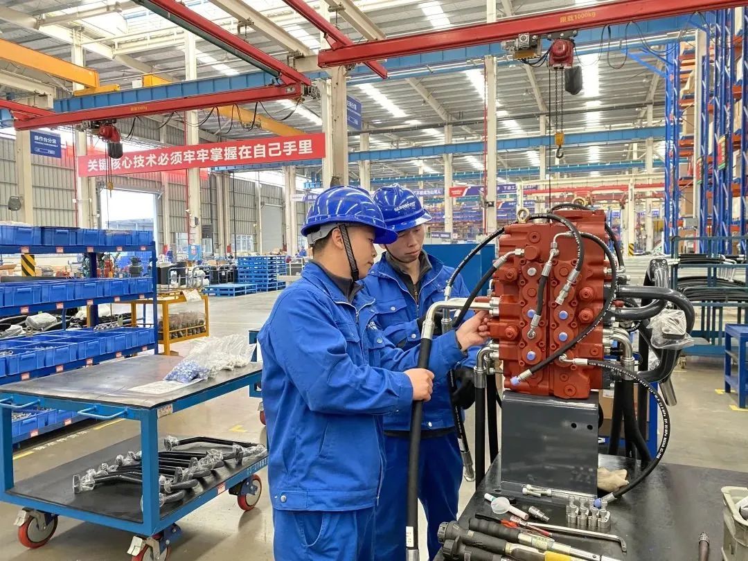 《湖南教育》：探索18年，尊龙凯时ag智能找到校企相助共赢的谜底