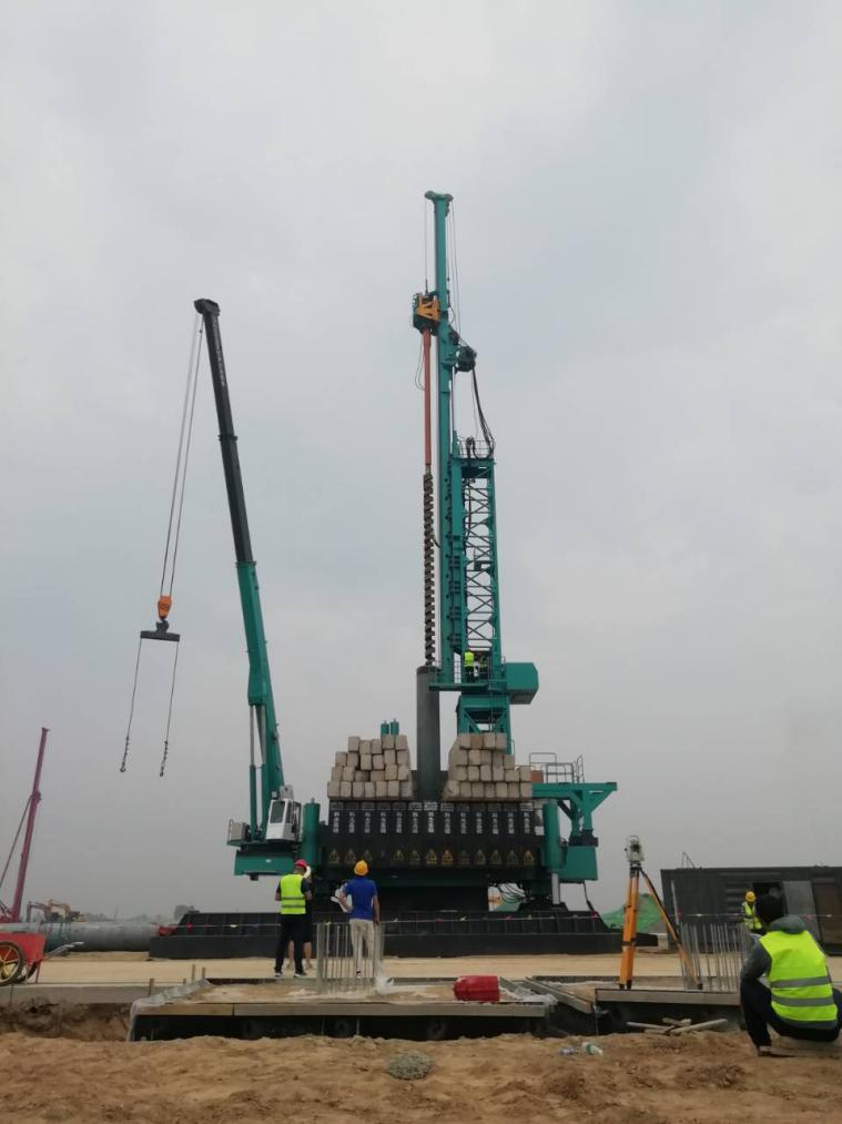 创下纪录！尊龙凯时ag智能引孔式静力压桩机首次应用于高铁项目