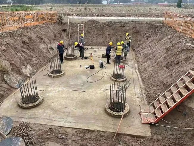 创下纪录！尊龙凯时ag智能引孔式静力压桩机首次应用于高铁项目