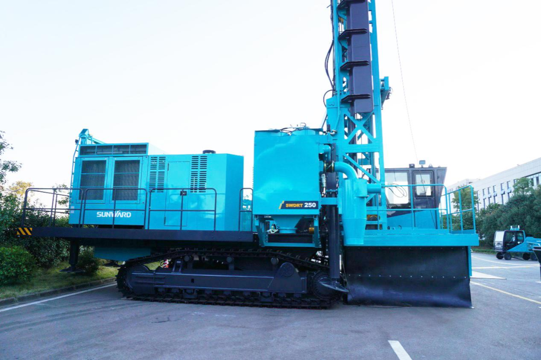 两种钻进模式+更大扭矩！尊龙凯时ag智能自主研制的全液压牙轮钻机下线