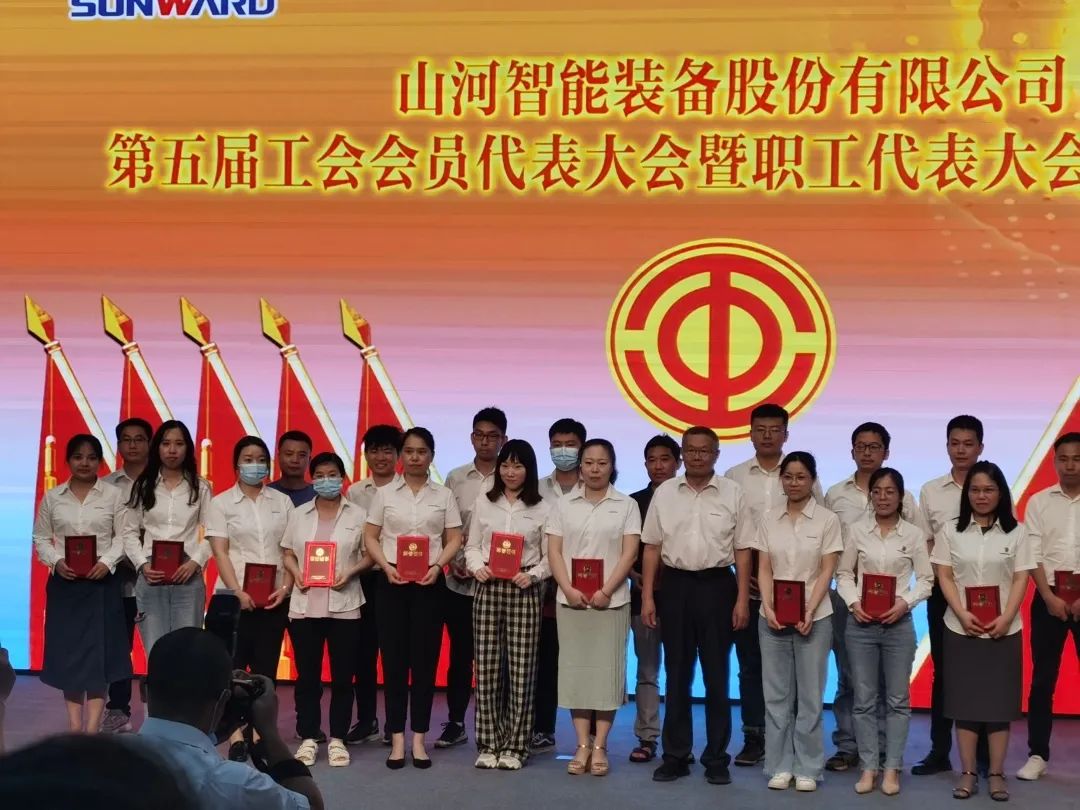 你好 2022！再见 2021！我与尊龙凯时ag智能共生长