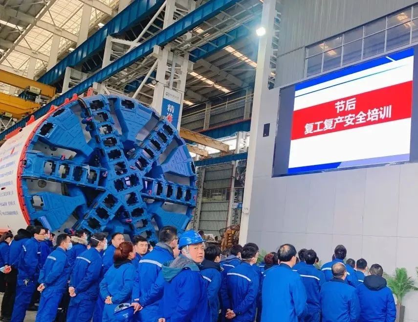 直击生产一线！中铁尊龙凯时ag复工复产忙