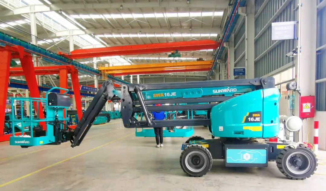 勇闯蓝海！尊龙凯时ag智能两款臂式高空作业平台正式“出道”