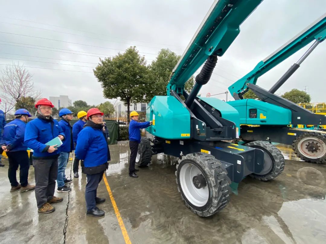 勇闯蓝海！尊龙凯时ag智能两款臂式高空作业平台正式“出道”