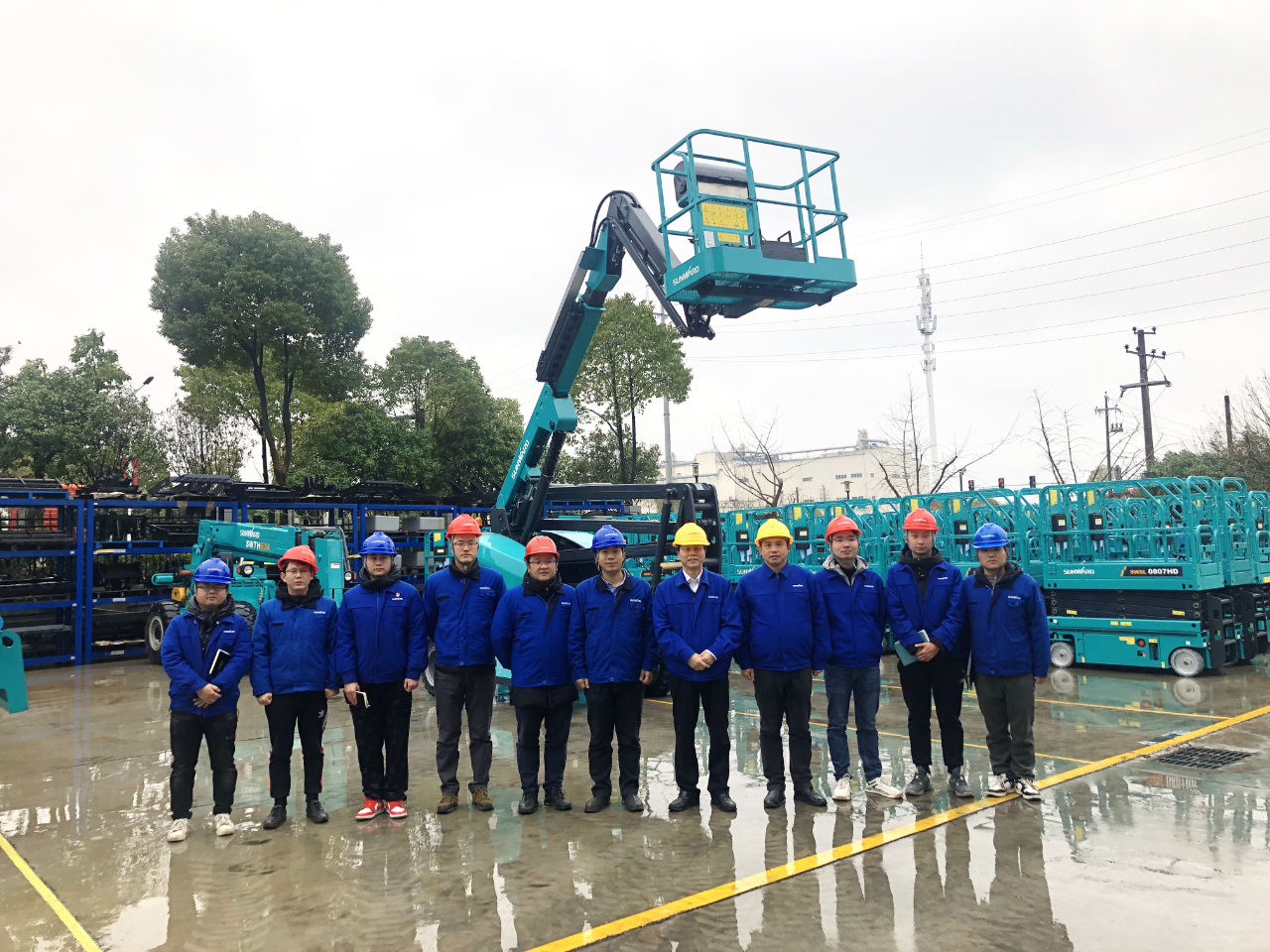 勇闯蓝海！尊龙凯时ag智能两款臂式高空作业平台正式“出道”