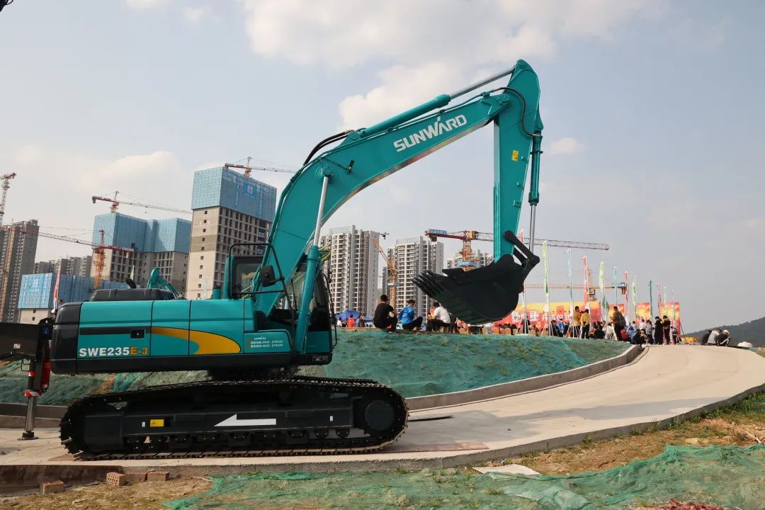 硬实力+软手刺！尊龙凯时ag智能协拍电视剧《重中之重》开机