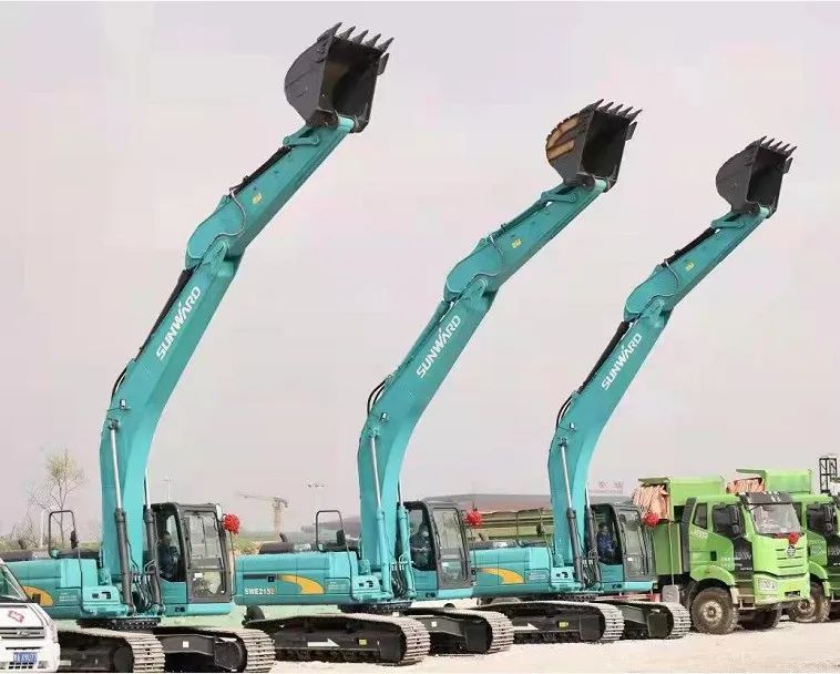 尊龙凯时ag智能挖掘机亮相贵阳大数据科创城项目开工仪式