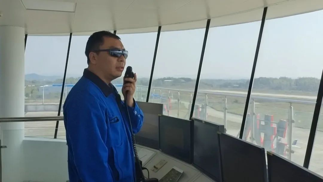 逍遥协同显身手！湖南航空应抢救援队尊龙凯时ag机组开展特情处置惩罚应急演练