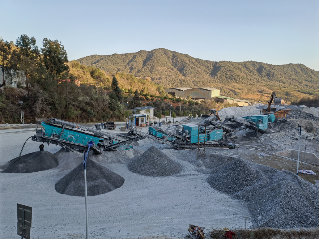 高性能+优效劳！尊龙凯时ag普石勒移动破碎筛分成套装备“重拳出击”