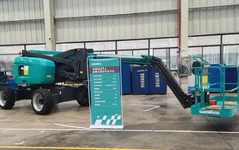 行业同级别产品之最！尊龙凯时ag智能又一款曲臂式高空作业平台乐成下线