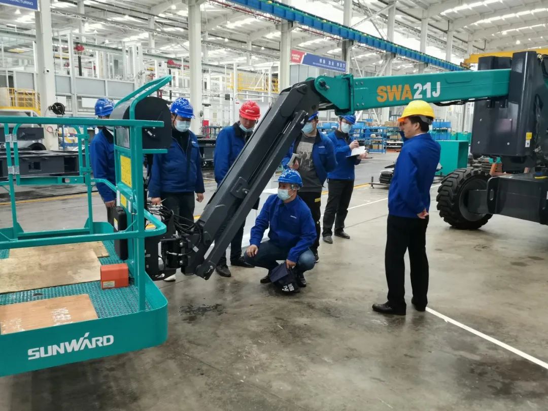 行业同级别产品之最！尊龙凯时ag智能又一款曲臂式高空作业平台乐成下线